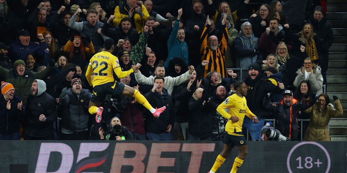 Wolves join battle to sign "brilliant" free agent who may replace Semedo